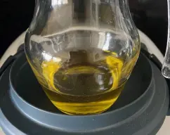 Step <p><span style="font-weight: normal;">Añadimos el aceite , el Zumo de naranja y mezclamos </span>8 segundos /vel 4 . </p> illustration