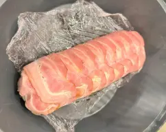 Step <p>Retire el varoma y reserve con el rollo del pollo dentro. Trituramos la salsa, poniendo el Cubilete en su posición, programando 30 segundos velocidad 10 .</p><p><br></p> illustration