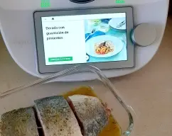 Step <p>Ponga las doradas en tranchas en un bol y reserve.</p><p>Ponga en el vaso el vino blanco, aceite , sal , tomillo, Romero o las hierbas al gusto.</p><p>Programe 10 / seg del 4. Vierta la mezcla con las tranchas de la dorada y deje reponer con la mezcla durante una hora, tape el recipiente y ponerlo dentro de la nevera. </p> illustration