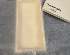 Step <p>Forramos una caja de madera para TURRÓN con tiras de papel dejando que sobre salgan los laterales . </p> illustration