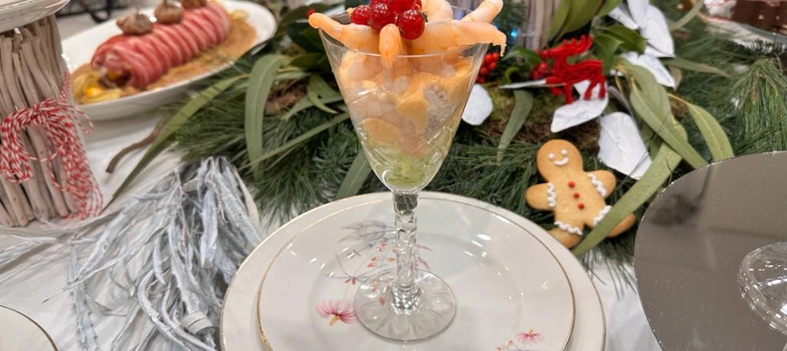 Cóctel de marisco y aguacate con salsa rosa