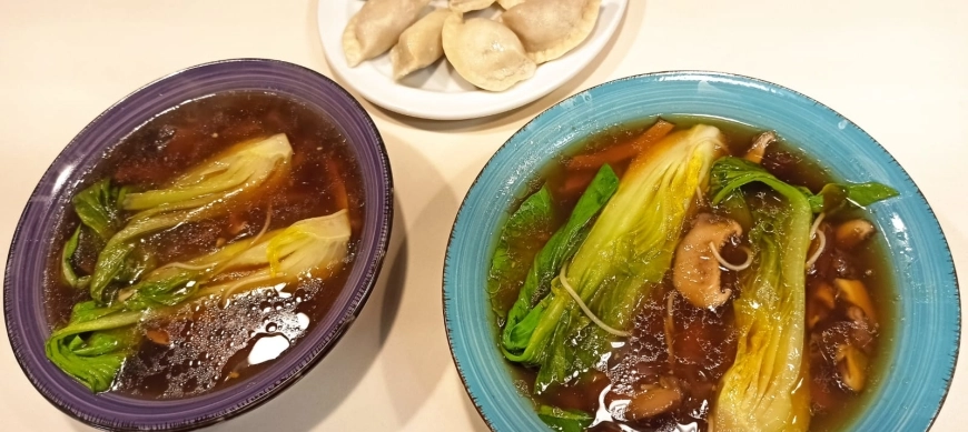 Sopa de setas shiitake, pak choi y fideos