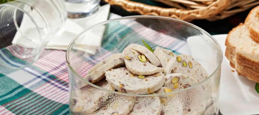 fiambre de pollo con pistachos