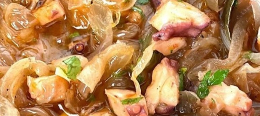 Pulpo con cebolla