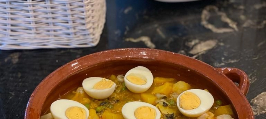 GREIXERA D’OUS , CAZUELA DE HUEVOS Y VERDURAS .