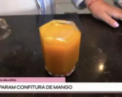 Step <p>Una vez todos los botes están llenos y cerrados los volcamos boca a bajo para que hagan el vacio . </p><p><br></p> illustration