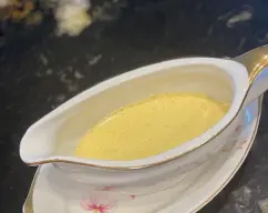 Step <p><span style="font-weight: normal;">Coloque la Mariposa en las cuchillas . </span></p><p><span style="font-weight: normal;">Ponga en el vaso el agua , el zumo de limón , las yemas , la sal , y la pimienta y caliente </span>2 min./70ºC/ vel 4. <span style="font-weight: normal;">Seguidamente programe </span>2 min./70ºC/vel.4 <span style="font-weight: normal;">y Vierta la mantequilla fundida , poco a poco , sobre la tapa (Sin quitar el Cubilete ). Vierta la salsa holandesa en un bol y Reserve . Lave el vaso .</span></p> illustration