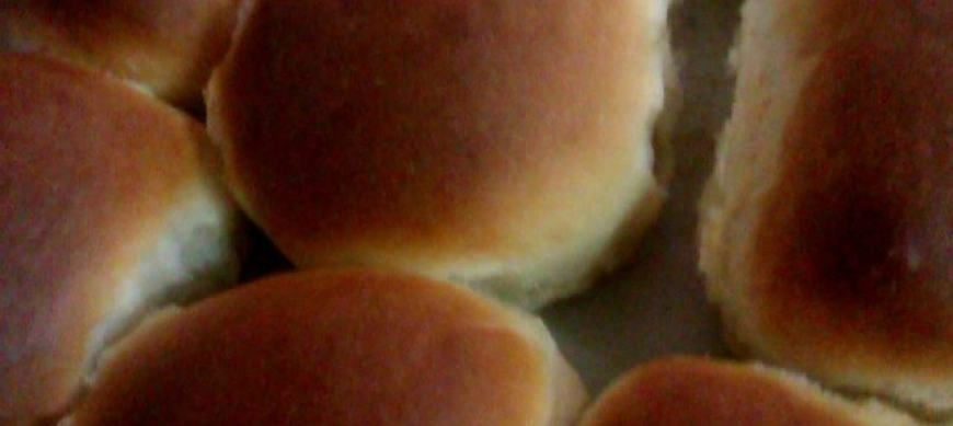 PEBETES (PAN TIPICO ARGENTINO PARA BOCADILLOS)