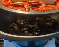 Step <p>Añadimos el tomate y sofreímos 2 minutos 120° a velocidad 1. </p> illustration