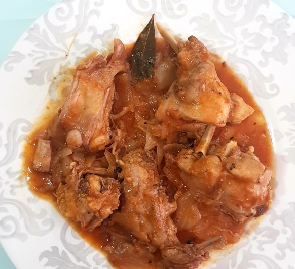 CONEJO CON CEBOLLA