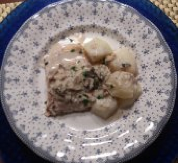 SALMON CON SALSA DE CHAMPIÑONES Y PATATAS