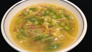 SOPA DE FIDEOS CON JAMON, ESPARRAGOS Y COLIFLOR
